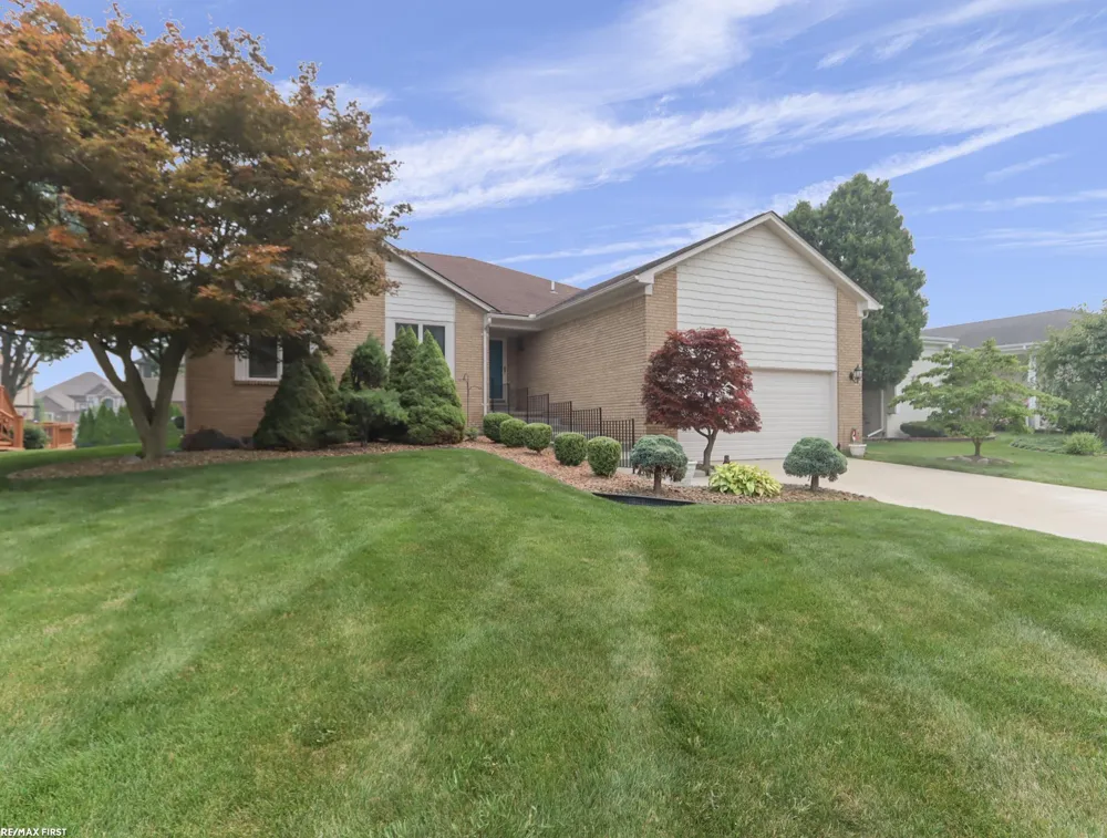 39328 Rivercrest Avenue Harrison Charter Township, MI 48045