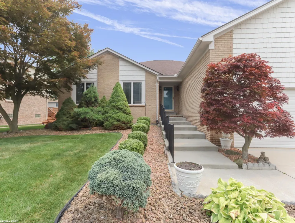 39328 Rivercrest Avenue Harrison Charter Township, MI 48045