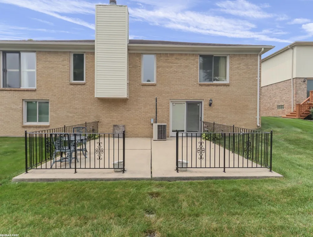 39328 Rivercrest Avenue Harrison Charter Township, MI 48045