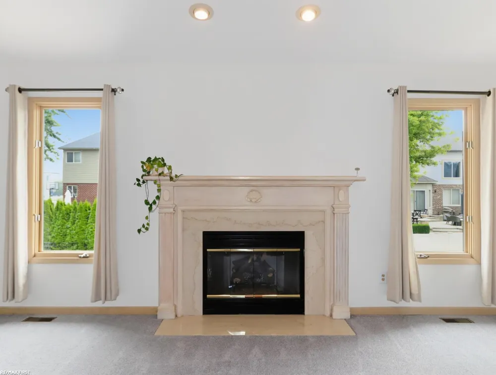 39328 Rivercrest Avenue Harrison Charter Township, MI 48045