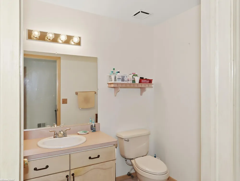 39328 Rivercrest Avenue Harrison Charter Township, MI 48045