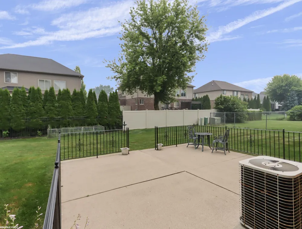 39328 Rivercrest Avenue Harrison Charter Township, MI 48045