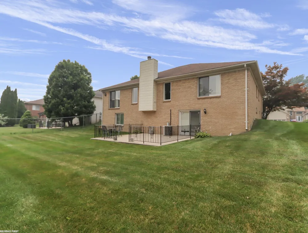 39328 Rivercrest Avenue Harrison Charter Township, MI 48045