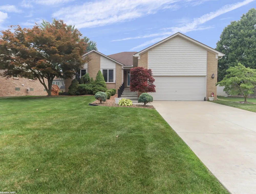 39328 Rivercrest Avenue Harrison Charter Township, MI 48045