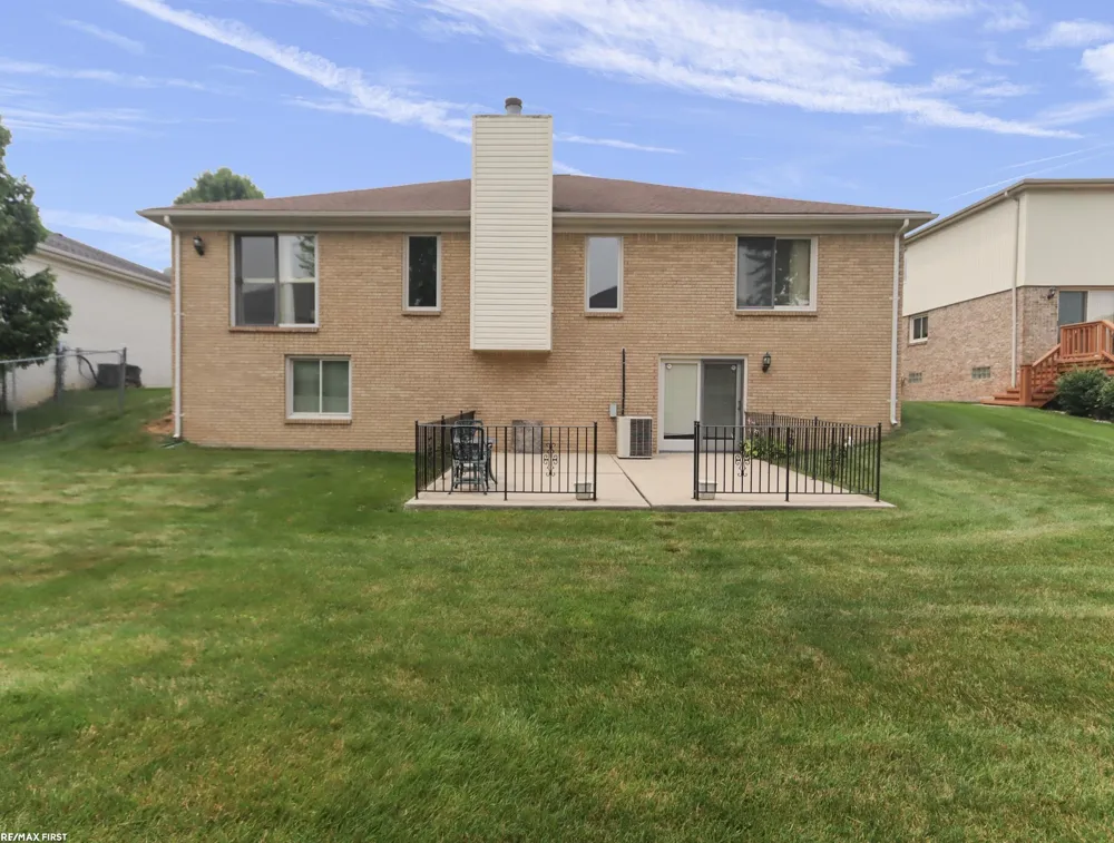 39328 Rivercrest Avenue Harrison Charter Township, MI 48045