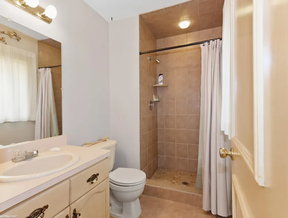 39328 Rivercrest Avenue Harrison Charter Township, MI 48045