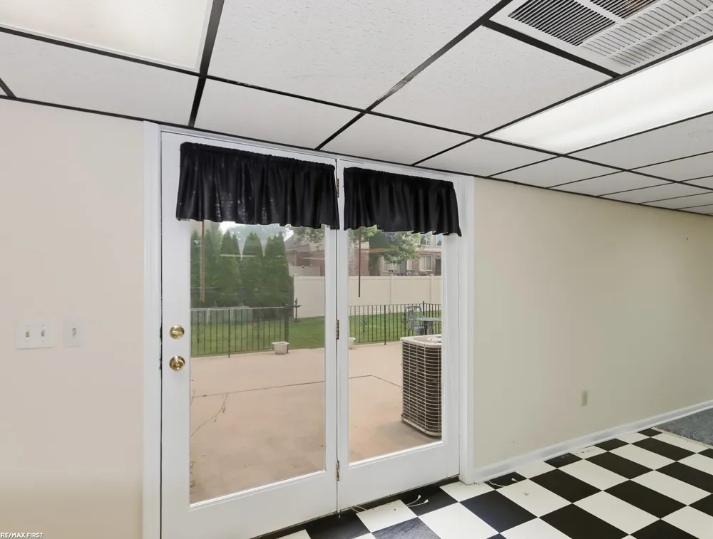 39328 Rivercrest Avenue Harrison Charter Township, MI 48045
