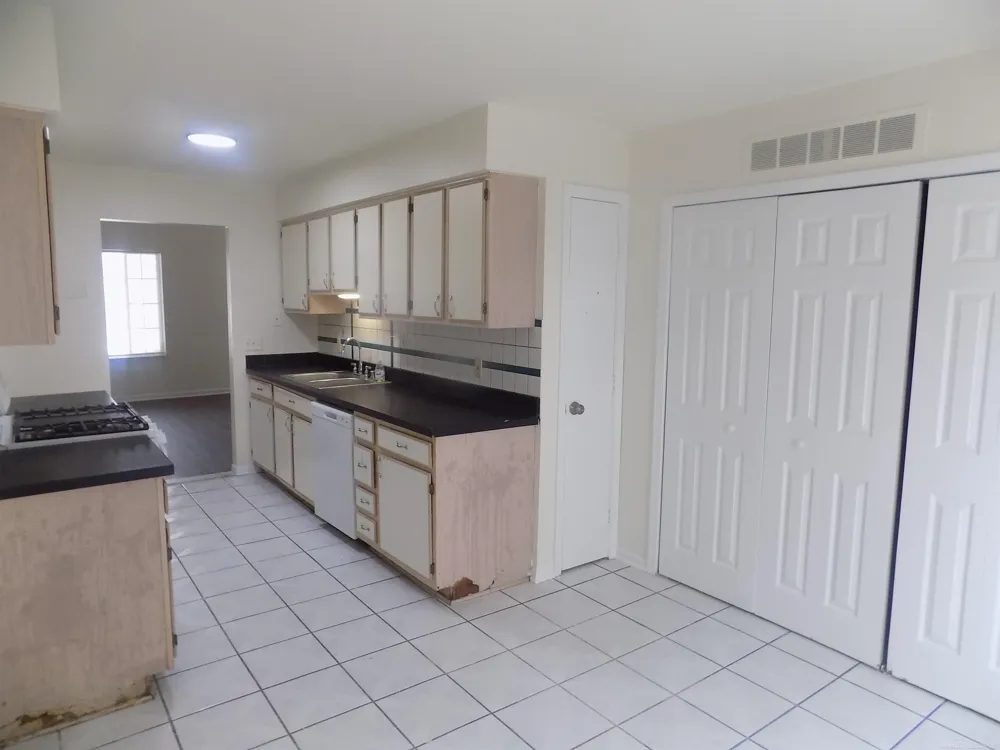 19121 Waldorf Street Roseville City, MI 48066