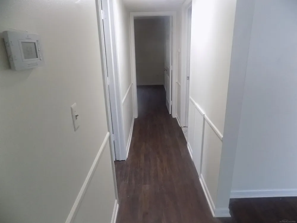 19121 Waldorf Street Roseville City, MI 48066