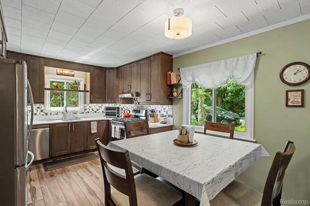 11372 Outer Drive Putnam Township, MI 48169