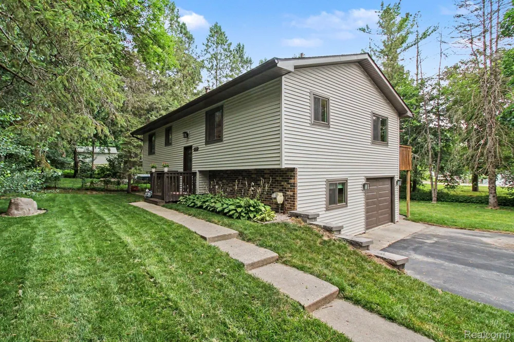 11372 Outer Drive Putnam Township, MI 48169