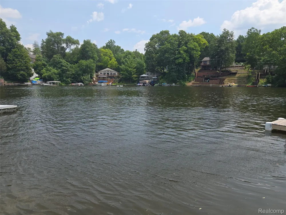 11372 Outer Drive Putnam Township, MI 48169