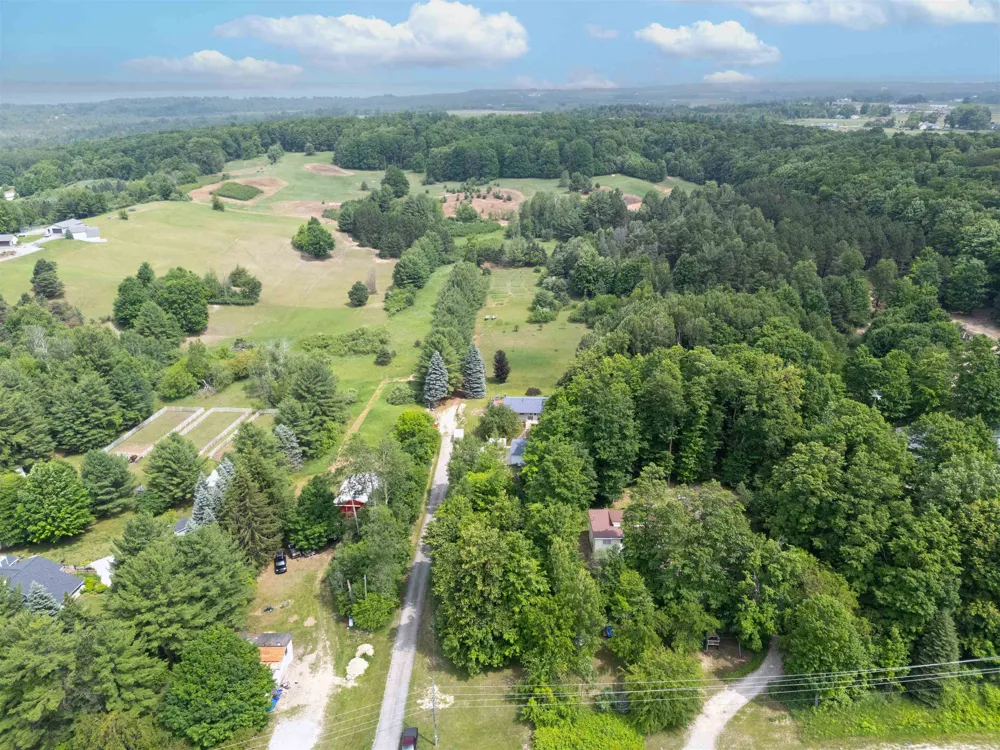 6173 Brackett Road Acme Township, MI 49690