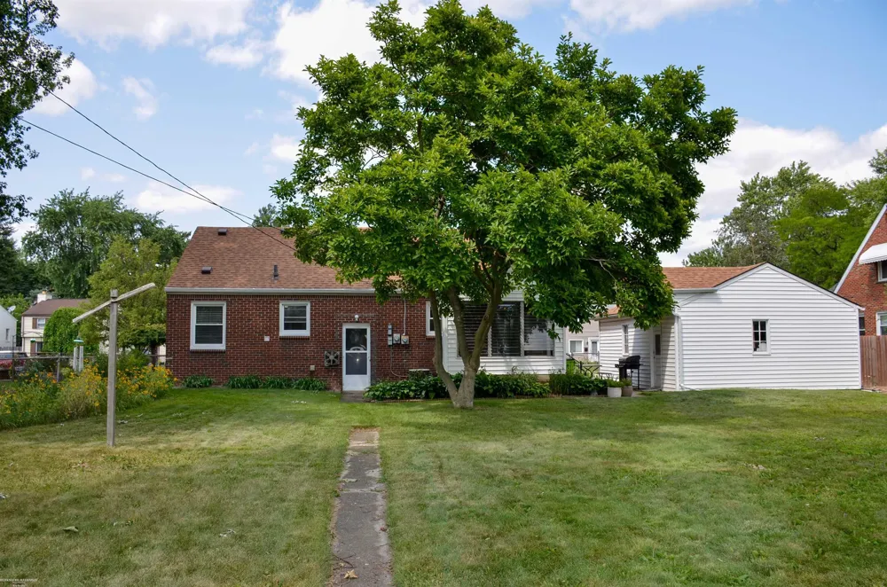 8474 Harding Street Center Line City, MI 48015