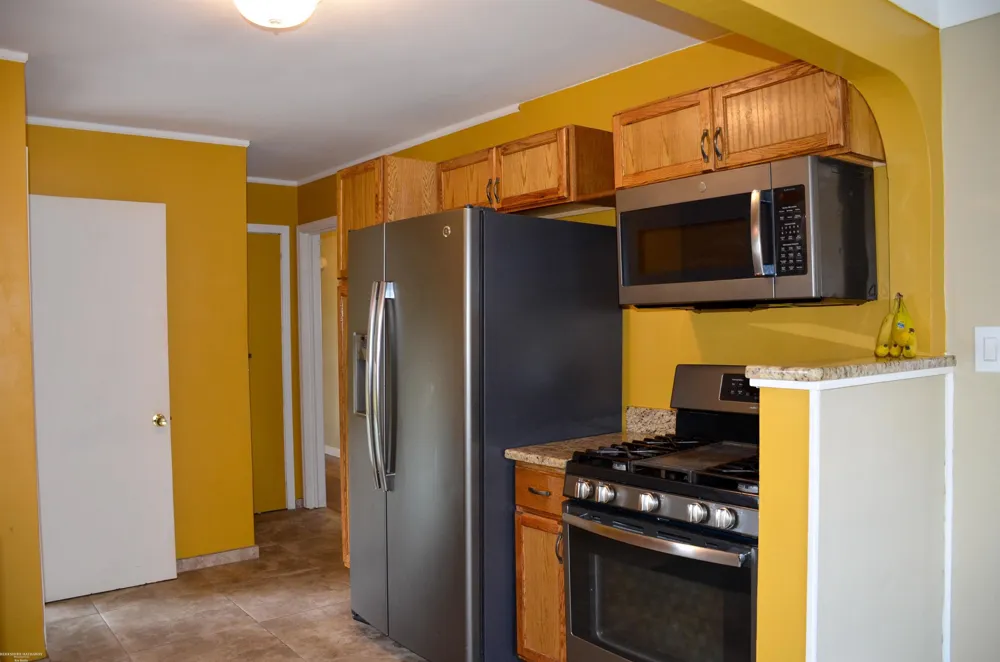8474 Harding Street Center Line City, MI 48015