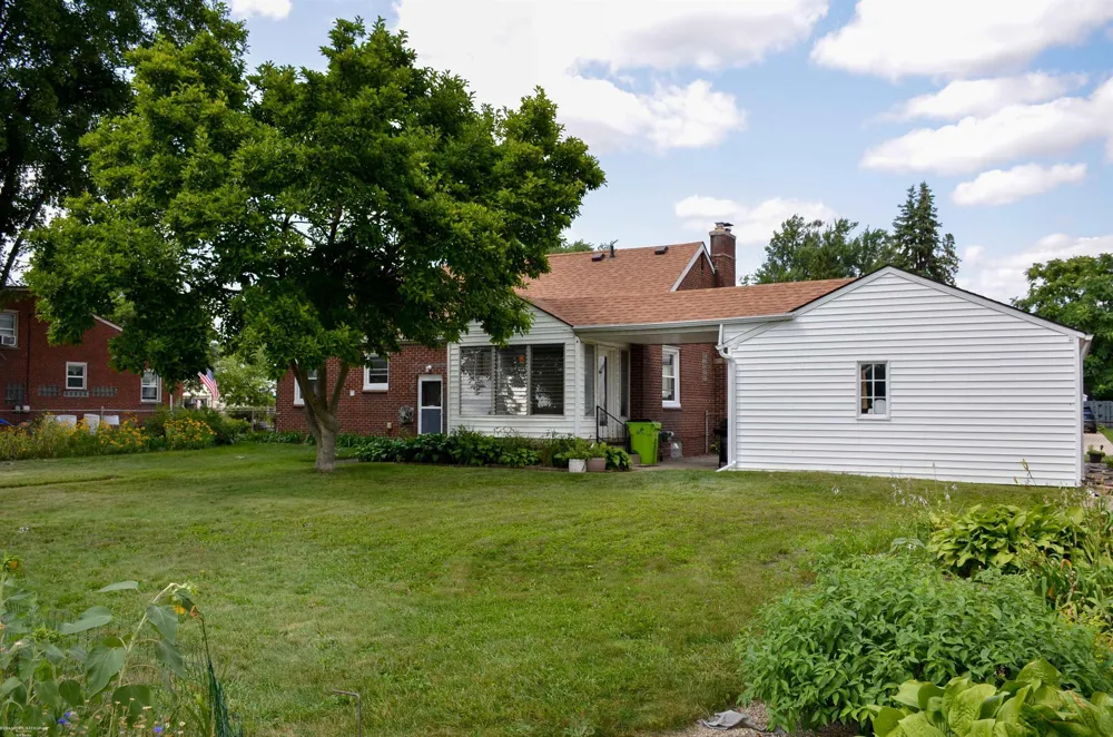 8474 Harding Street Center Line City, MI 48015