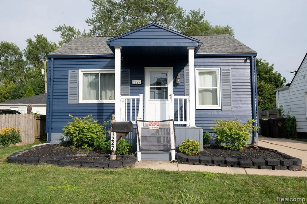 3227 Charles Street Trenton City, MI 48183