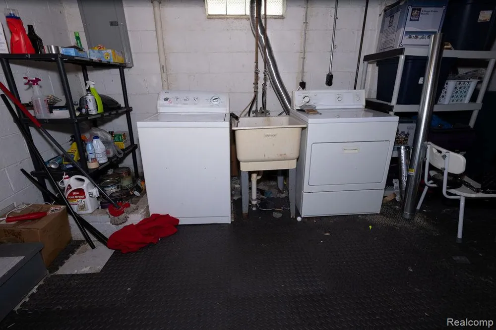 3227 Charles Street Trenton City, MI 48183
