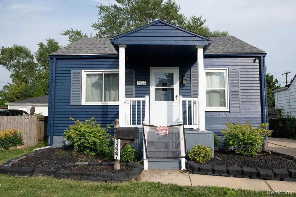 3227 Charles Street Trenton City, MI 48183