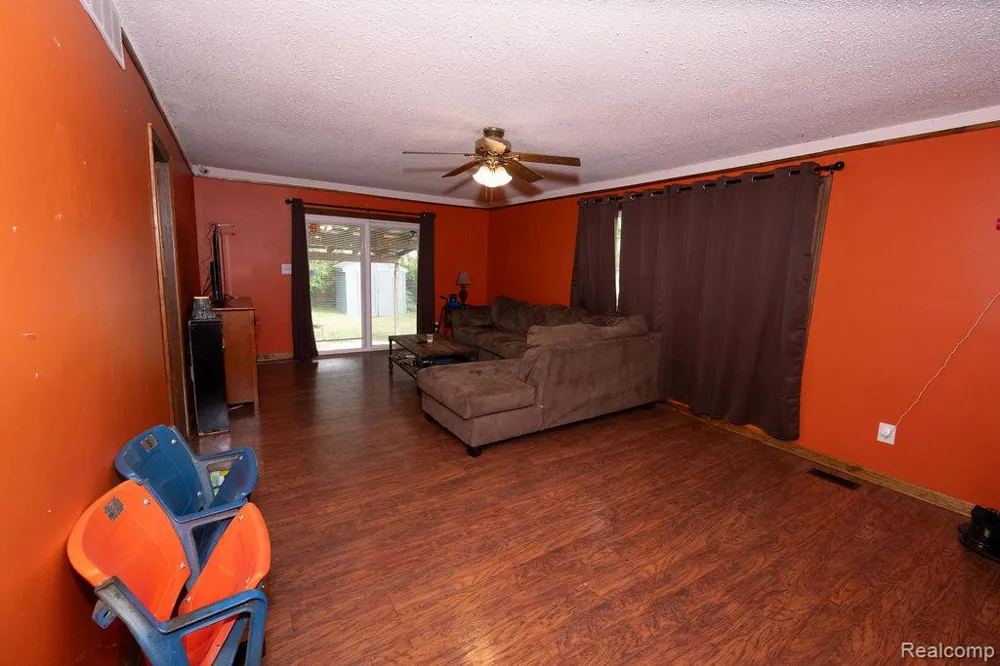 3227 Charles Street Trenton City, MI 48183