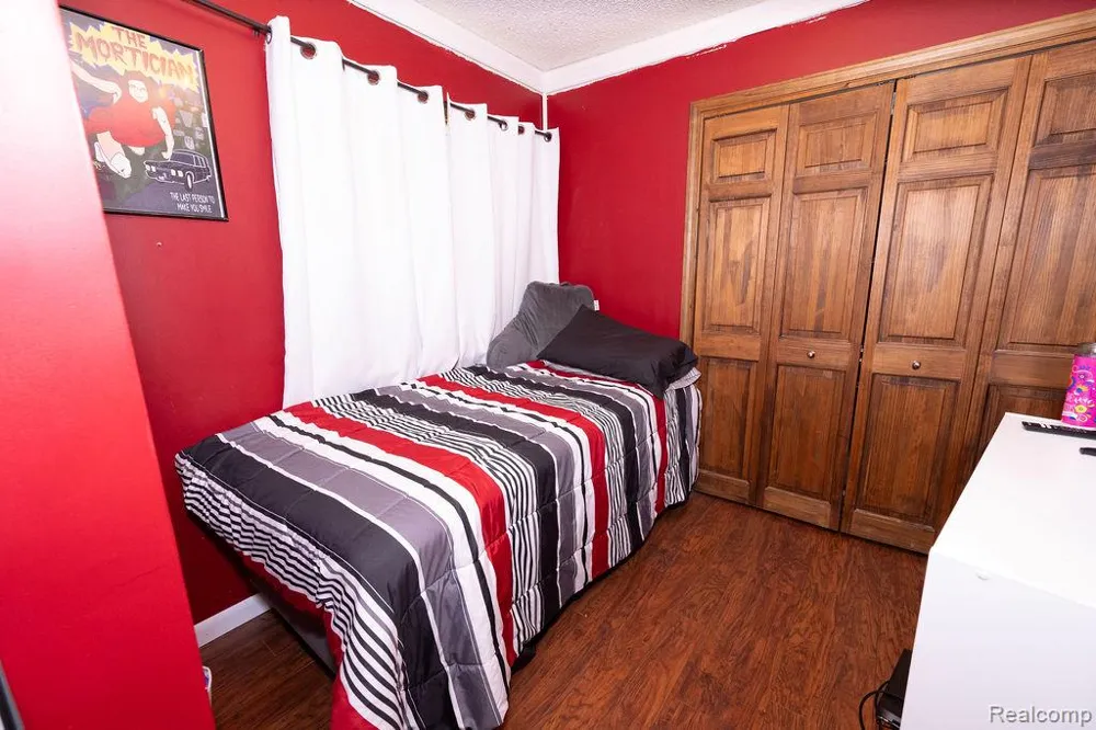 3227 Charles Street Trenton City, MI 48183
