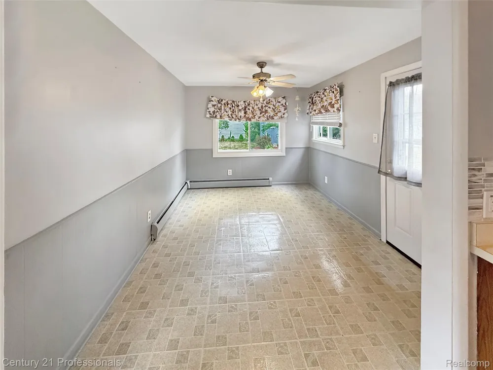 18424 Glenmore Redford Charter Township, MI 48240