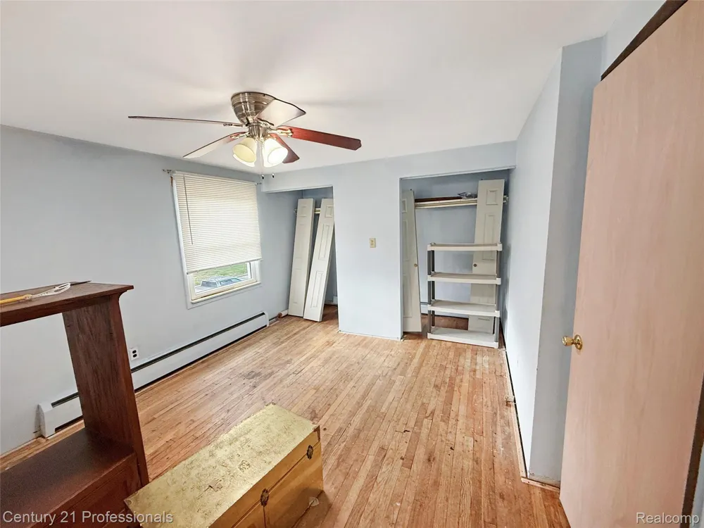 18424 Glenmore Redford Charter Township, MI 48240