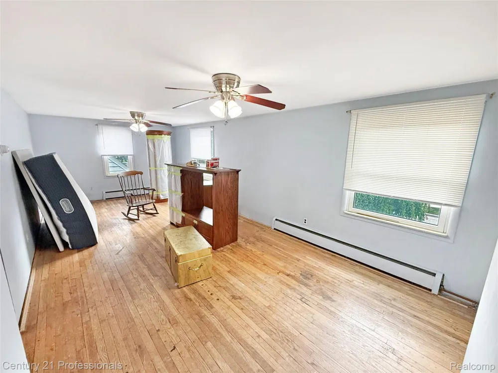18424 Glenmore Redford Charter Township, MI 48240