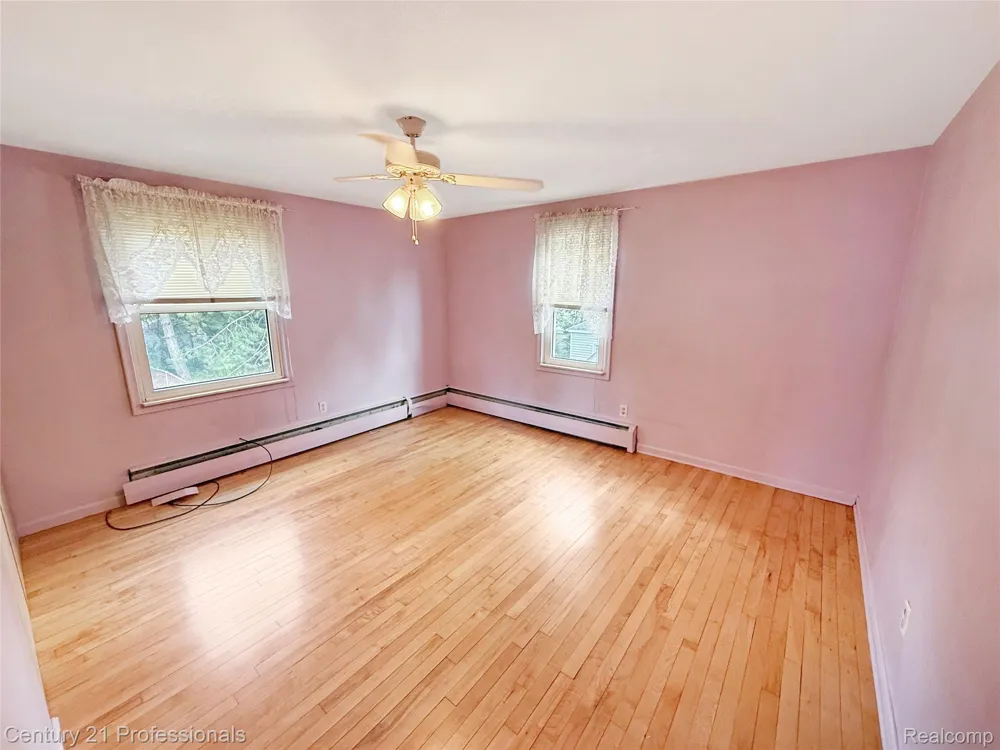18424 Glenmore Redford Charter Township, MI 48240