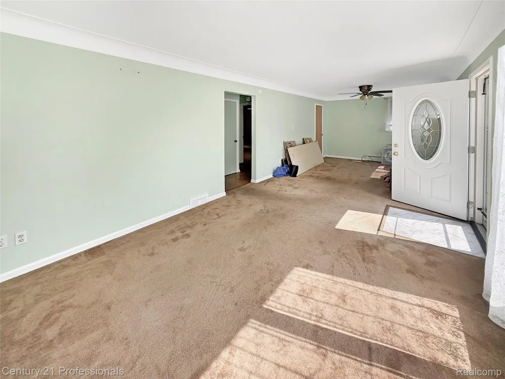 18424 Glenmore Redford Charter Township, MI 48240