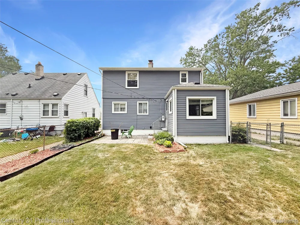 18424 Glenmore Redford Charter Township, MI 48240