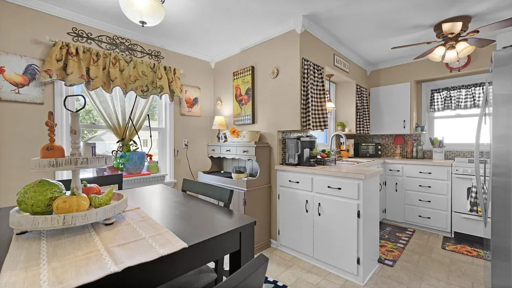 272 W 23rd Street Holland City, MI 49423