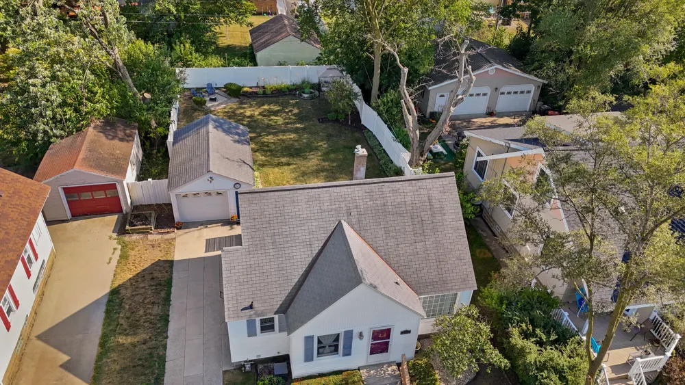 272 W 23rd Street Holland City, MI 49423