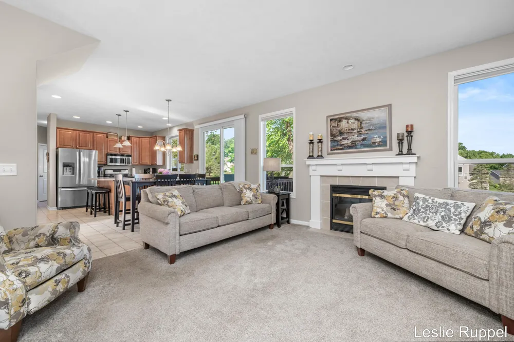2643 Arbor Chase Drive NE Grand Rapids Charter Township, MI 49525