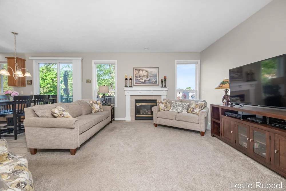 2643 Arbor Chase Drive NE Grand Rapids Charter Township, MI 49525