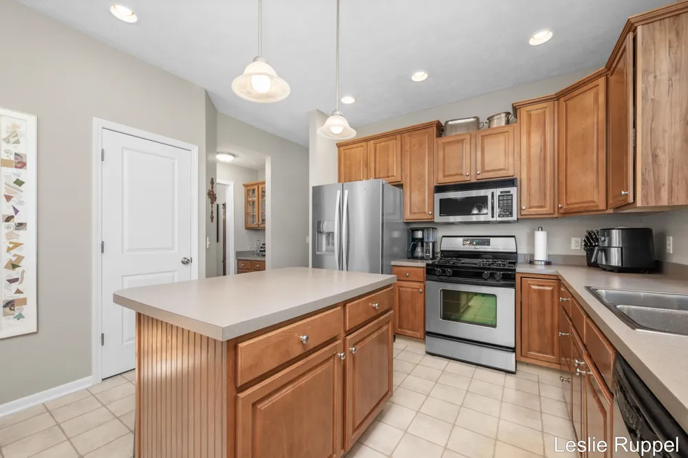 2643 Arbor Chase Drive NE Grand Rapids Charter Township, MI 49525