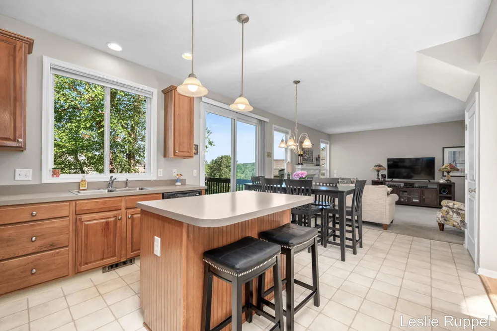 2643 Arbor Chase Drive NE Grand Rapids Charter Township, MI 49525