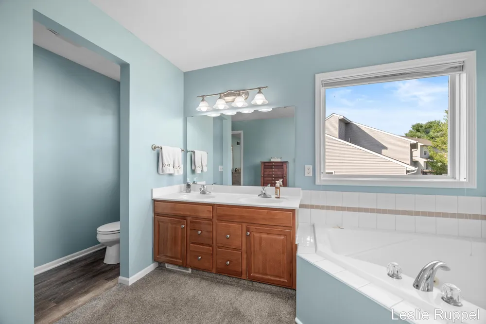 2643 Arbor Chase Drive NE Grand Rapids Charter Township, MI 49525
