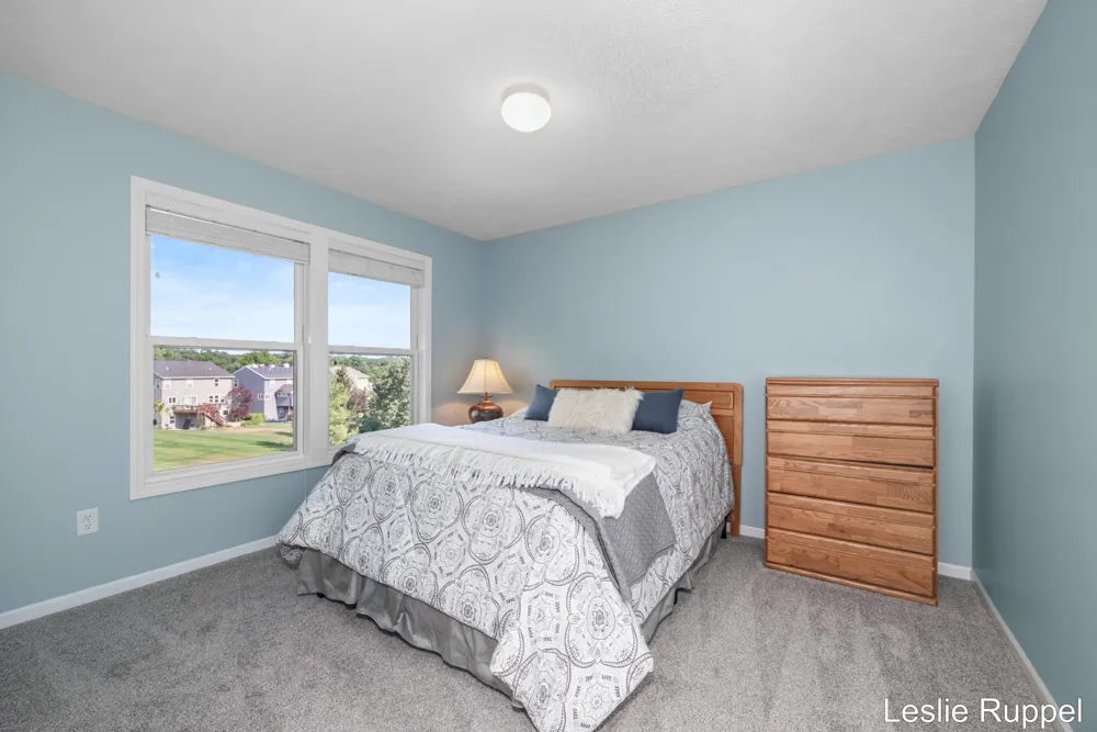 2643 Arbor Chase Drive NE Grand Rapids Charter Township, MI 49525