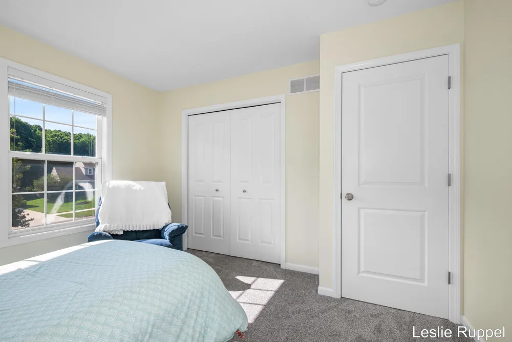 2643 Arbor Chase Drive NE Grand Rapids Charter Township, MI 49525