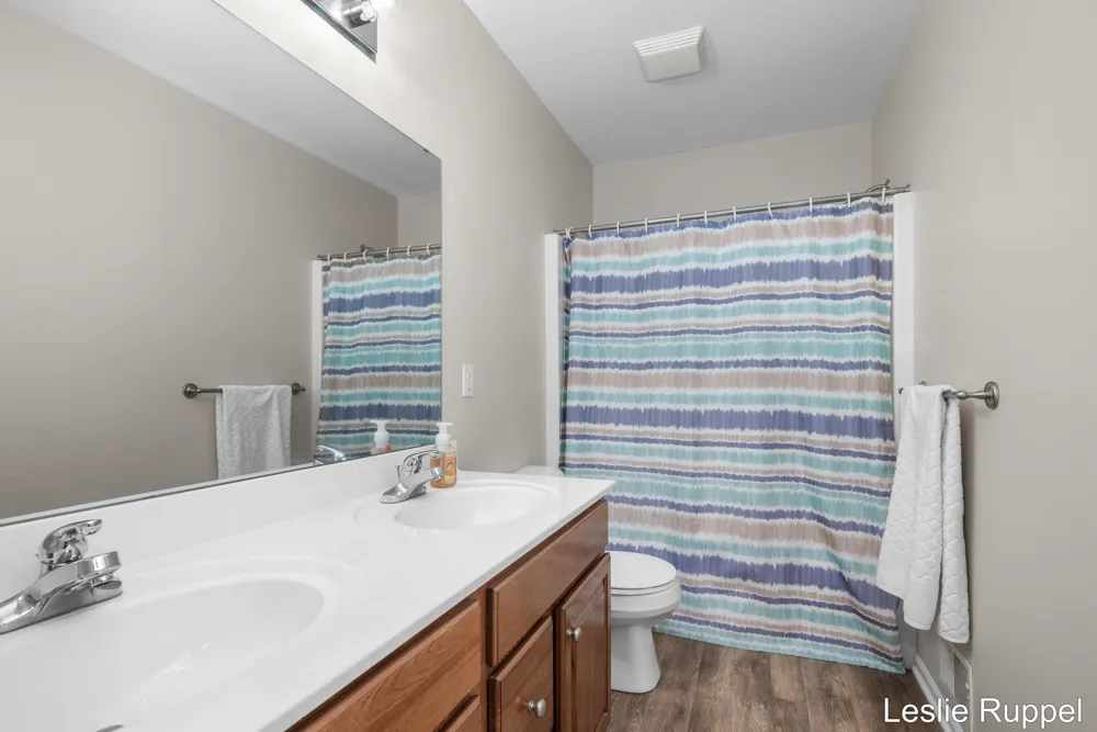 2643 Arbor Chase Drive NE Grand Rapids Charter Township, MI 49525