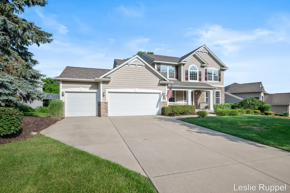 2643 Arbor Chase Drive NE Grand Rapids Charter Township, MI 49525