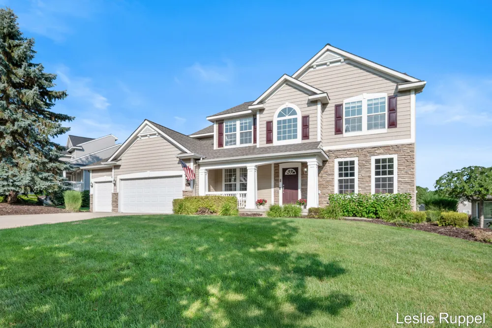 2643 Arbor Chase Drive NE Grand Rapids Charter Township, MI 49525