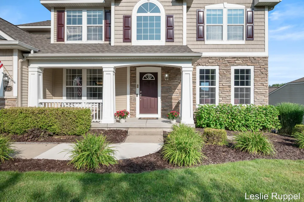 2643 Arbor Chase Drive NE Grand Rapids Charter Township, MI 49525