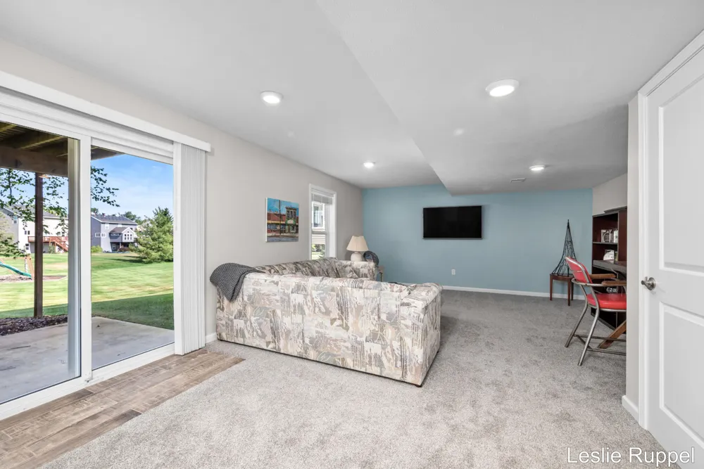 2643 Arbor Chase Drive NE Grand Rapids Charter Township, MI 49525