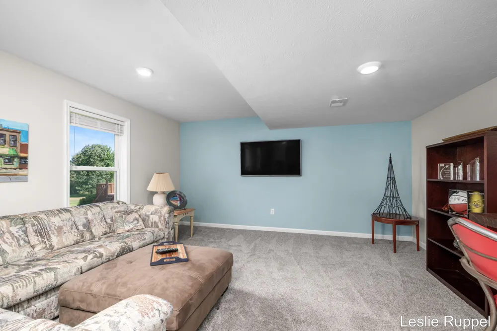 2643 Arbor Chase Drive NE Grand Rapids Charter Township, MI 49525