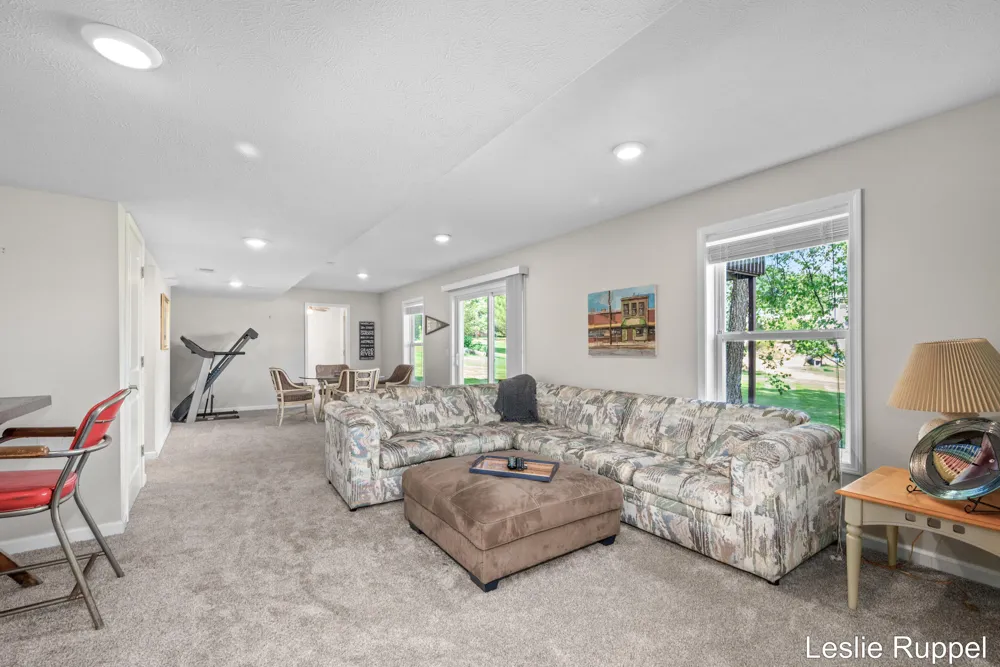 2643 Arbor Chase Drive NE Grand Rapids Charter Township, MI 49525