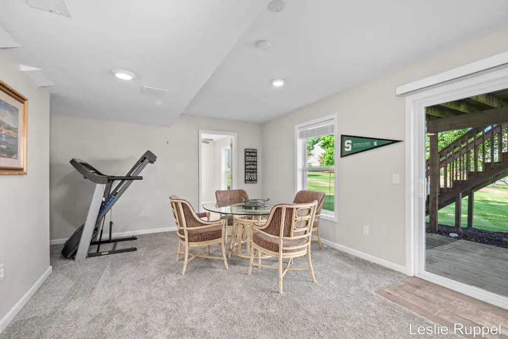 2643 Arbor Chase Drive NE Grand Rapids Charter Township, MI 49525