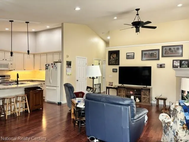 809 Chelsea Ridge Court Howell City, MI 48843