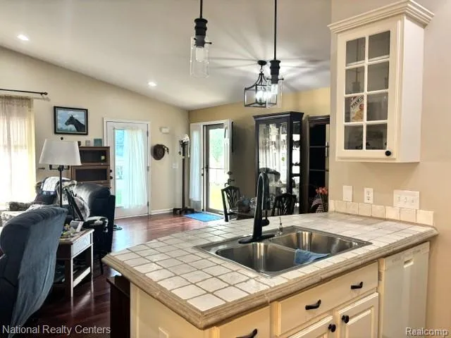 809 Chelsea Ridge Court Howell City, MI 48843